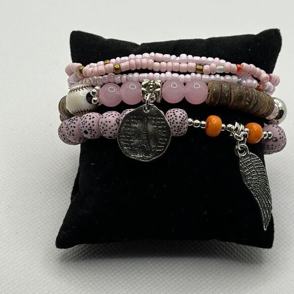 Brand New!! Beaded bracelet with charms bundle - Picture 1 of 4